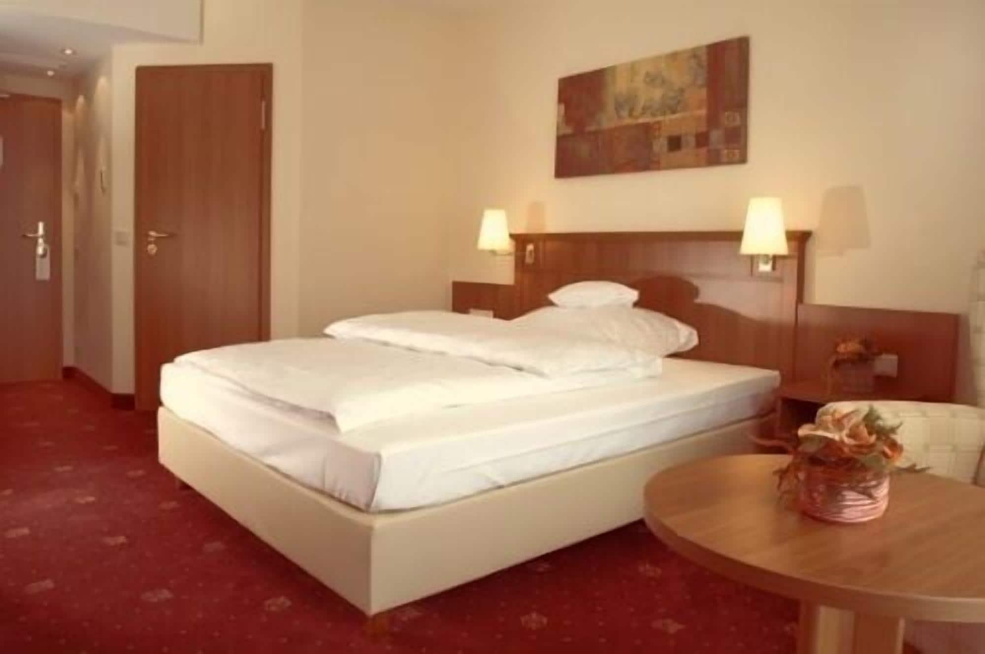 Waldhotel Nachtigall Paderborn Exteriör bild
